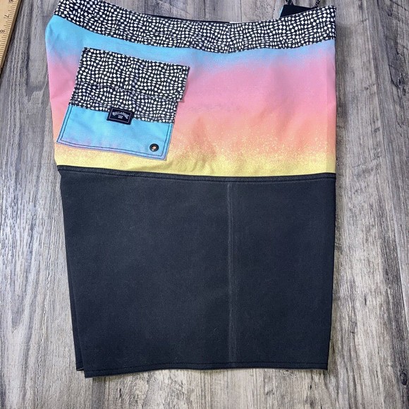 NWT Billabong Recycler Pro Multi Board Shorts Size 36 Mid Lengt Beach Swim Trunk